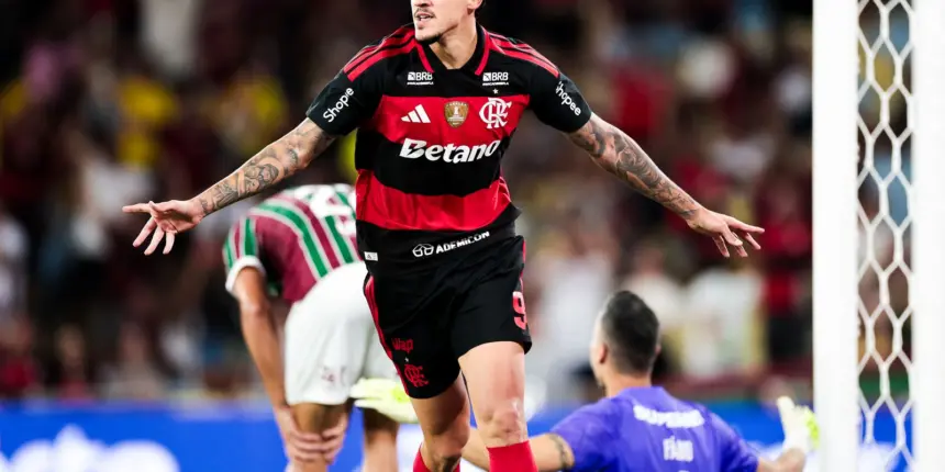 Com dois gols de Pedro, Flamengo vence Fluminense pelo Brasileirão Com dois gols de Pedro, Flamengo vence Fluminense pelo Brasileirão