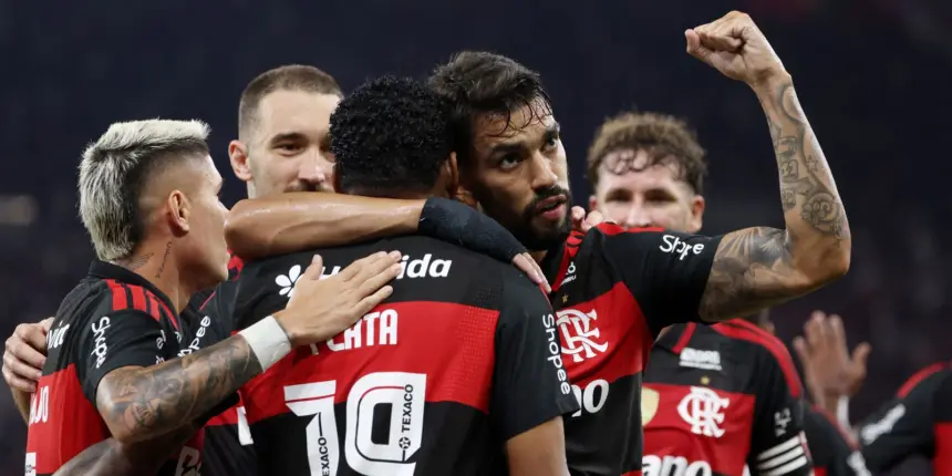Flamengo reage e vence Santos de virada por 3 a 1 no Brasileirão Flamengo reage e vence Santos de virada por 3 a 1 no Brasileirão