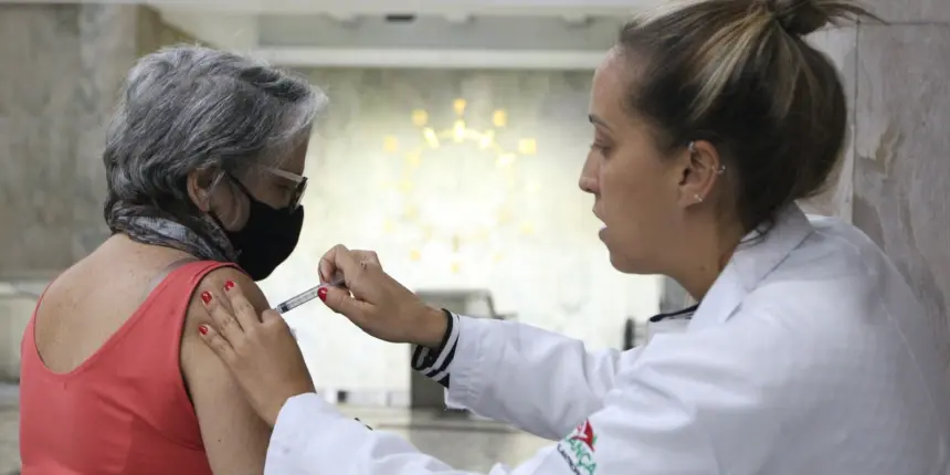 Butantan busca voluntários para teste de vacina da gripe para idosos Butantan busca voluntários para teste de vacina da gripe para idosos