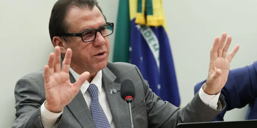Ministério do Trabalho atualiza normas de trabalho com eletricidade Ministério do Trabalho atualiza normas de trabalho com eletricidade