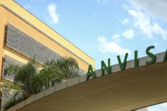 Anvisa suspende lote de medicamentos para hipertensão e câncer de mama
