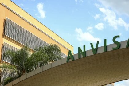 Anvisa suspende lote de medicamentos para hipertensão e câncer de mama