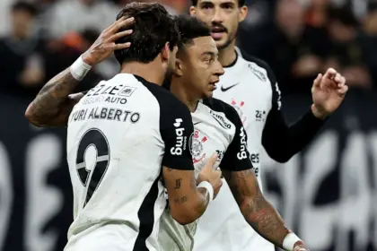 Corinthians derrota Peñarol para seguir 100% na Libertadores
