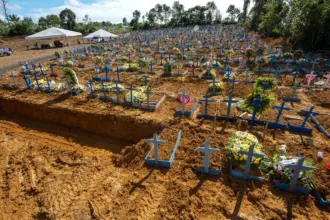 Negacionismo fez brasileiros “perderem” 3,4 anos de vida na pandemia