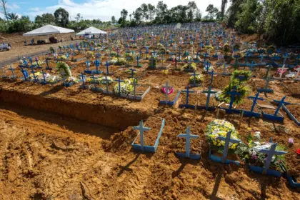 Negacionismo fez brasileiros “perderem” 3,4 anos de vida na pandemia