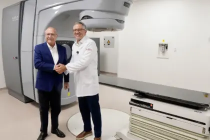 Governo entrega aceleradores lineares para radioterapia para 5 estados