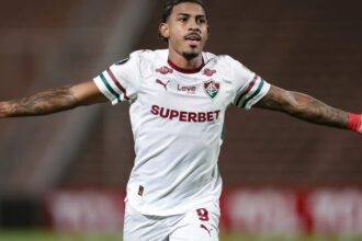 Fluminense arranca empate na Argentina e continua vivo na Libertadores