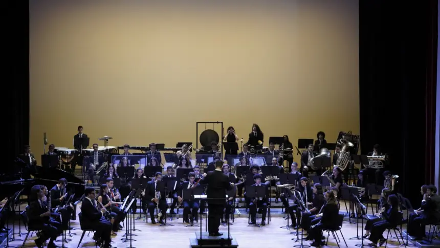 Banda Sinfônica faz concerto gratuito com convidados no Teatro Basileu França Banda Sinfônica faz concerto gratuito com convidados no Teatro Basileu França