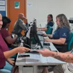 Feirão de Empregos abre vagas para construção, logística e comércio