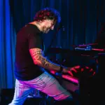 Piano e rock se encontram no palco do Teatro Goiânia no próximo sábado