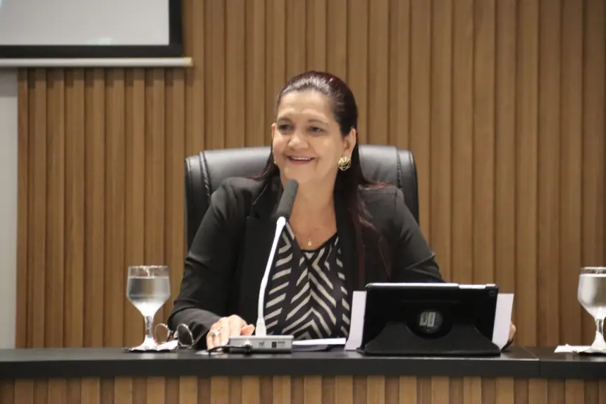 Vereadora Gislene Fonseca solicita dedetização e controle de pragas nas escolas municipais Vereadora Gislene Fonseca solicita dedetização e controle de pragas nas escolas municipais