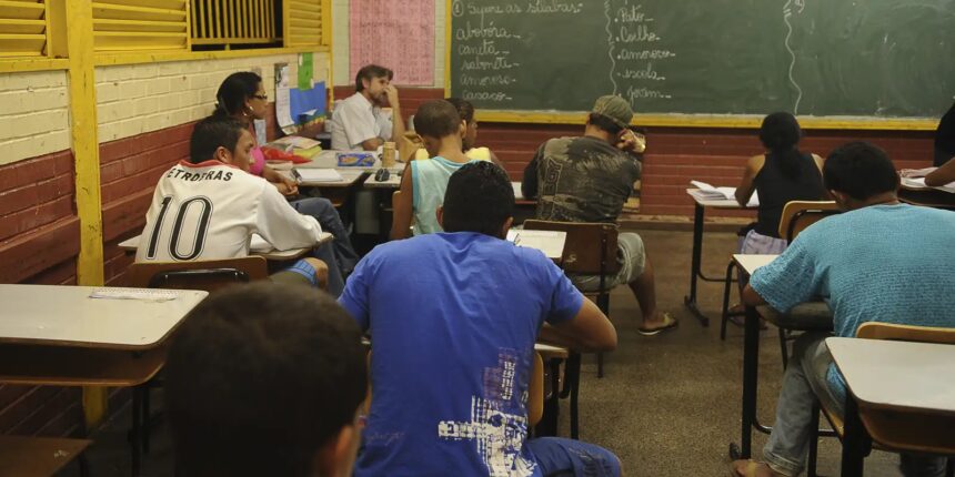 Governo Federal abre inscrições para projetos voltados à juventude com apoio de até R$ 12 mil Governo Federal abre inscrições para projetos voltados à juventude com apoio de até R$ 12 mil