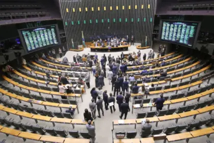 Câmara dos Deputados aprova projeto que torna crimes sexuais hediondos e proíbe fiança