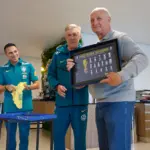 Pentacampeão com a seleção, Felipão é homenageado na Granja Comary