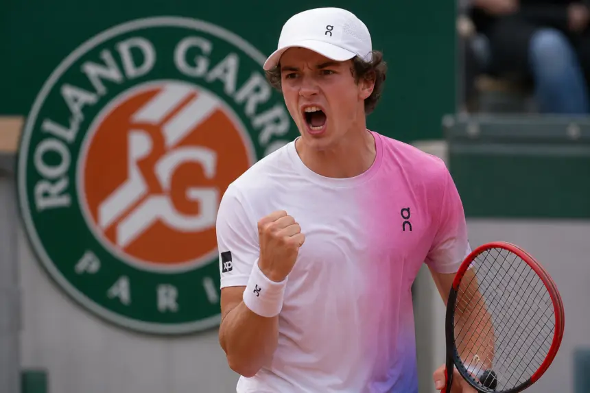 João Fonseca estreia com vitória no torneio de Roland Garros João Fonseca estreia com vitória no torneio de Roland Garros