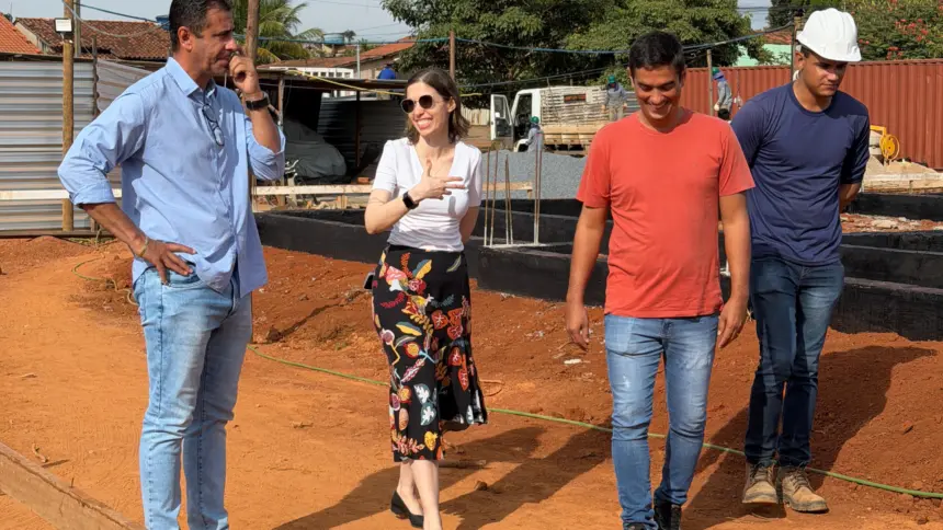 Luciana Naves visita obras de creches e complexo esportivo em Goianésia Luciana Naves visita obras de creches e complexo esportivo em Goianésia