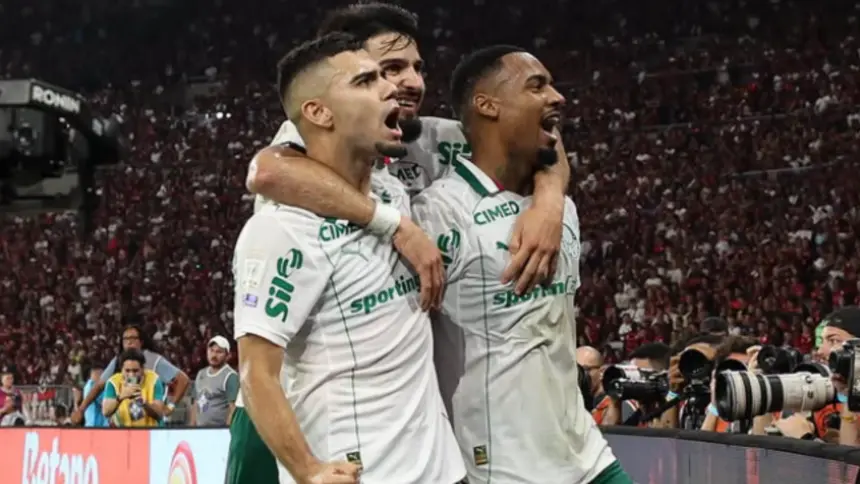 Palmeiras goleia Fla em pleno Maracanã e amplia vantagem na liderança do Brasileiro