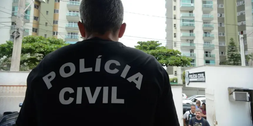 Polícia faz operação contra núcleo financeiro do Comando Vermelho Polícia faz operação contra núcleo financeiro do Comando Vermelho
