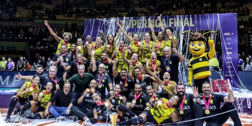 Praia Clube bate Minas e fatura título da Superliga Feminina de vôlei Praia Clube bate Minas e fatura título da Superliga Feminina de vôlei