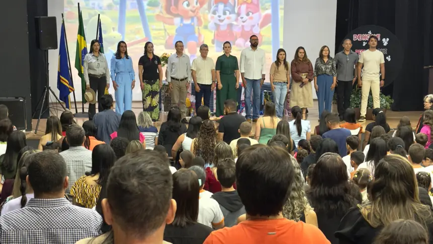 Secretaria de Educação premia vencedores do projeto “Dengue Zero” em Goianésia Secretaria de Educação premia vencedores do projeto “Dengue Zero” em Goianésia