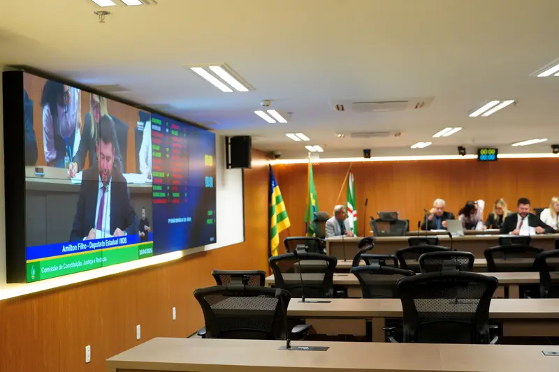 Ampliação de benefício fiscal e criação de política voltada à saúde mental de trabalhadores da educação estão na pauta da CCJ
