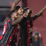 Vitória mostra eficiência e elimina Flamengo da Copa do Brasil