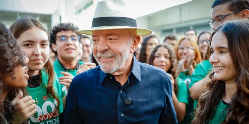 “Quem tinha que aumentar a taxa seríamos nós”, diz Lula sobre EUA “Quem tinha que aumentar a taxa seríamos nós”, diz Lula sobre EUA