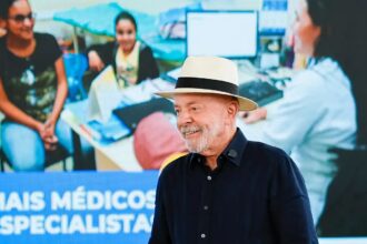Lula responsabiliza clã Bolsonaro por ataque dos EUA ao Pix e taxação
