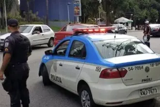 Em cinco dias, dois PMs do Rio morrem com tiros de fuzil na cabeça