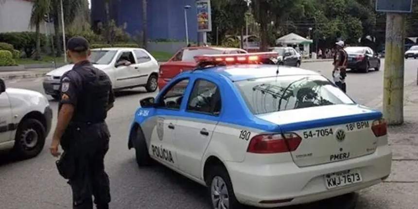 Em cinco dias, dois PMs do Rio morrem com tiros de fuzil na cabeça Em cinco dias, dois PMs do Rio morrem com tiros de fuzil na cabeça