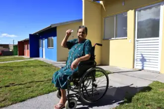 Famílias de Três Ranchos e Ouvidor recebem chaves das moradias