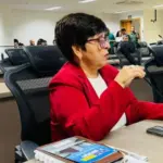 Bia de Lima defende valorização salarial de administrativos da educação em sessão solene