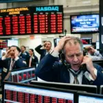 Bolsa despenca e dólar dispara com tensão no Oriente Médio e tarifas dos EUA