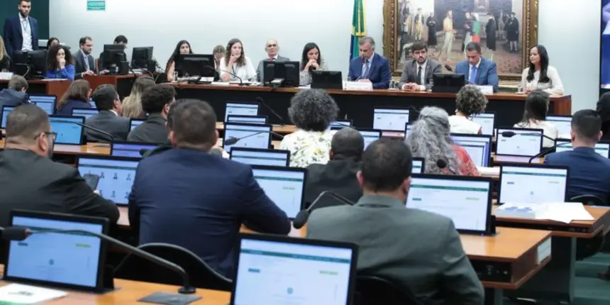 CCJ da Câmara adia análise da PEC da redução da maioridade penal CCJ da Câmara adia análise da PEC da redução da maioridade penal