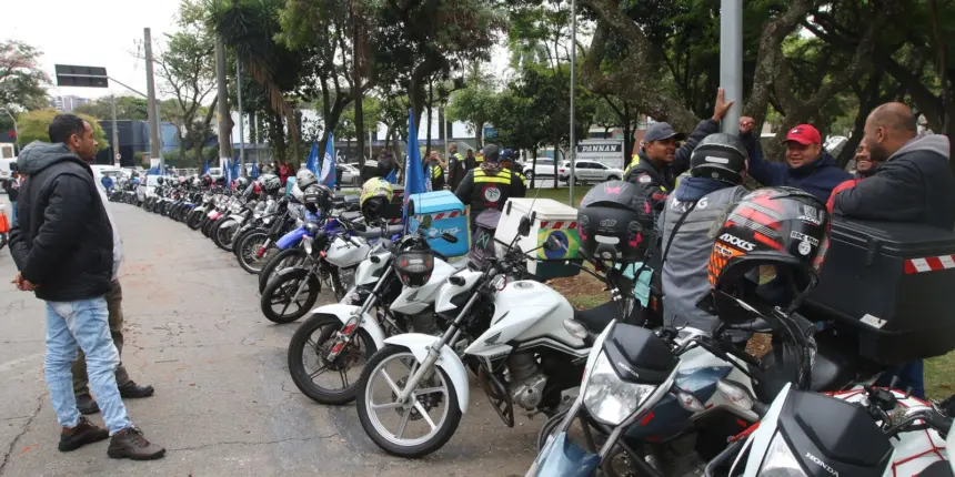 Governo Federal prepara linha de crédito para motociclistas de aplicativos Governo Federal prepara linha de crédito para motociclistas de aplicativos