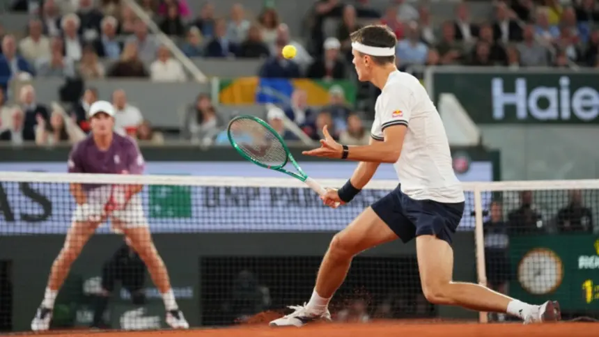 Mensik derruba João Fonseca nas quartas em Roland Garros: 3 a 0 Mensik derruba João Fonseca nas quartas em Roland Garros: 3 a 0