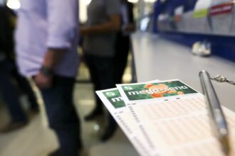 Mega-Sena acumula e prêmio principal vai para R$ 8 milhões
