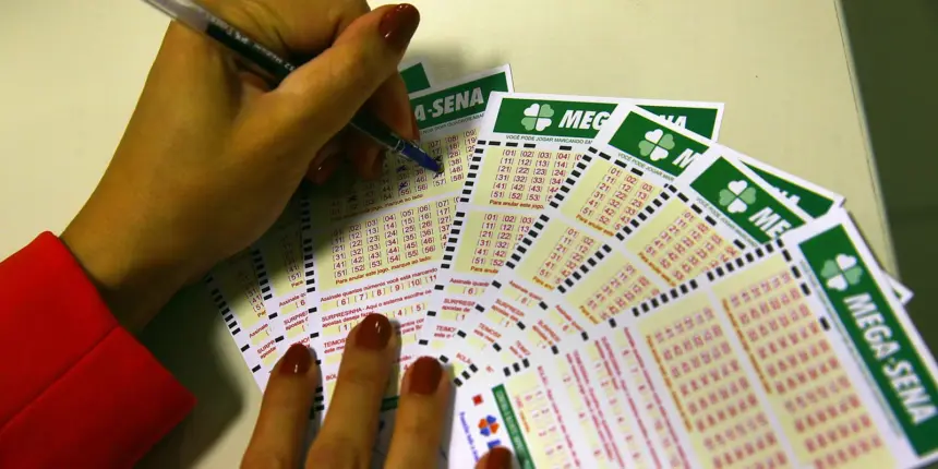 Mega-Sena acumula e prêmio sobe para R$ 12 milhões após ninguém acertar as seis dezenas