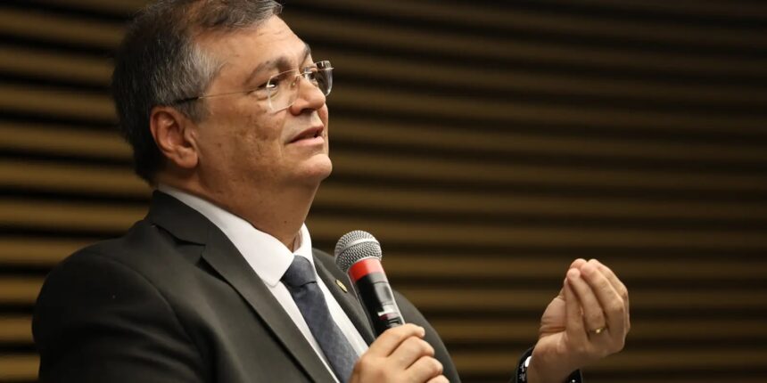 Dino envia à PF explicações de partidos sobre gestão de emendas Dino envia à PF explicações de partidos sobre gestão de emendas