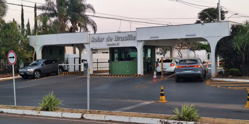 Bolsonaro pede autorização para receber Mileii na prisão domiciliar