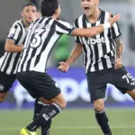 Com gol no último lance, Botafogo bate Santos na volta do Brasileirão; Vasco perde mais uma