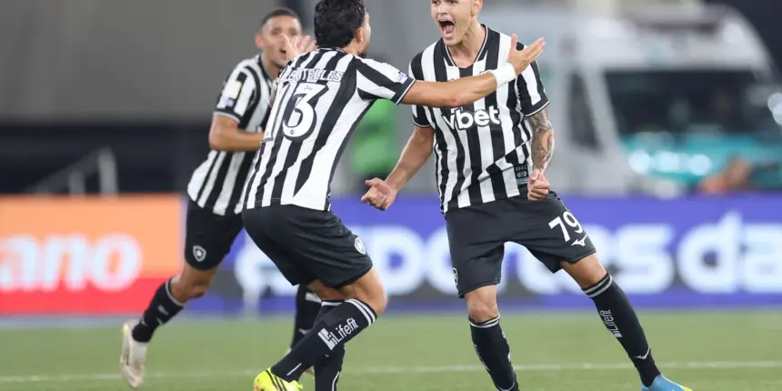 Com gol no último lance, Botafogo bate Santos na volta do Brasileirão; Vasco perde mais uma Com gol no último lance, Botafogo bate Santos na volta do Brasileirão; Vasco perde mais uma