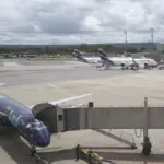 Crianças passam a ter assento garantido ao lado de responsável em voos