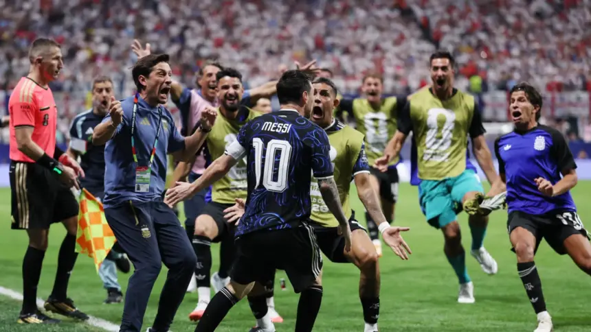 Argentina vence a Inglaterra de virada e enfrentará a Espanha na final da Copa do Mundo