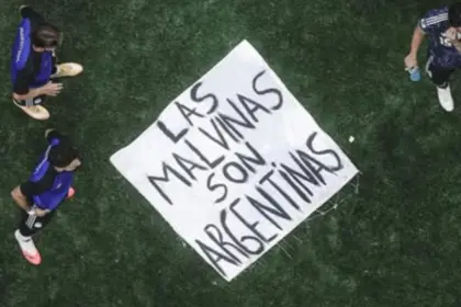 Ato de jogadores argentinos reacende debate sobre domínio das Malvinas