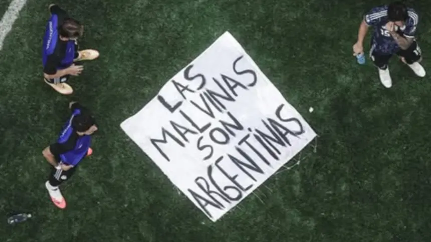 Ato de jogadores argentinos reacende debate sobre domínio das Malvinas Ato de jogadores argentinos reacende debate sobre domínio das Malvinas