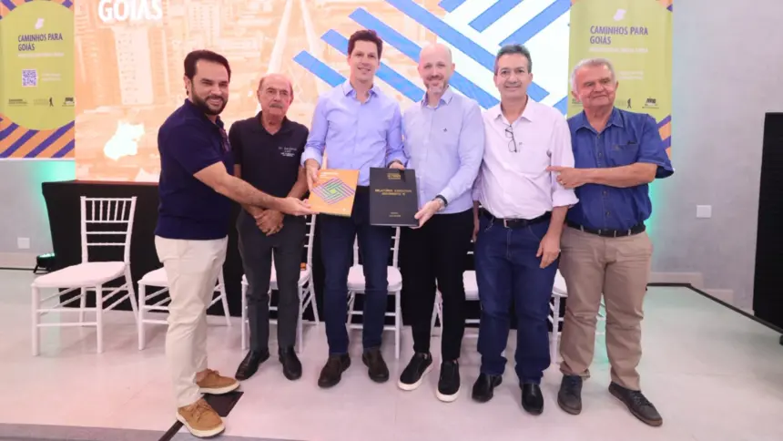 Daniel Vilela recebe estudo da Fundação Ulysses Guimarães para construção de plano de governo