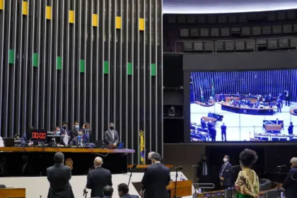 Dino intima partidos a explicar controle de emendas parlamentares