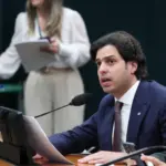 Comissão da Câmara dos Deputados aprova inclusão de cadernos e lápis em programa de material didático