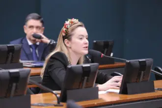 CCJ Câmara dos Deputados aprova admissibilidade de proposta que torna imprescritíveis crimes sexuais contra crianças